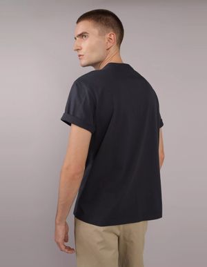 Polera AE con Gráfico Logo con relieve