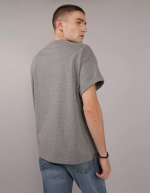 Polera AE extragrande con gráfico y logo