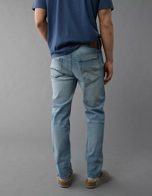 Jeans AE EasyFlex Slim Straight con Fibras de TENCEL™ y Rasgados