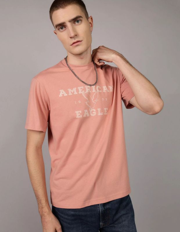 Polera AE con Gráfico de Logotipo