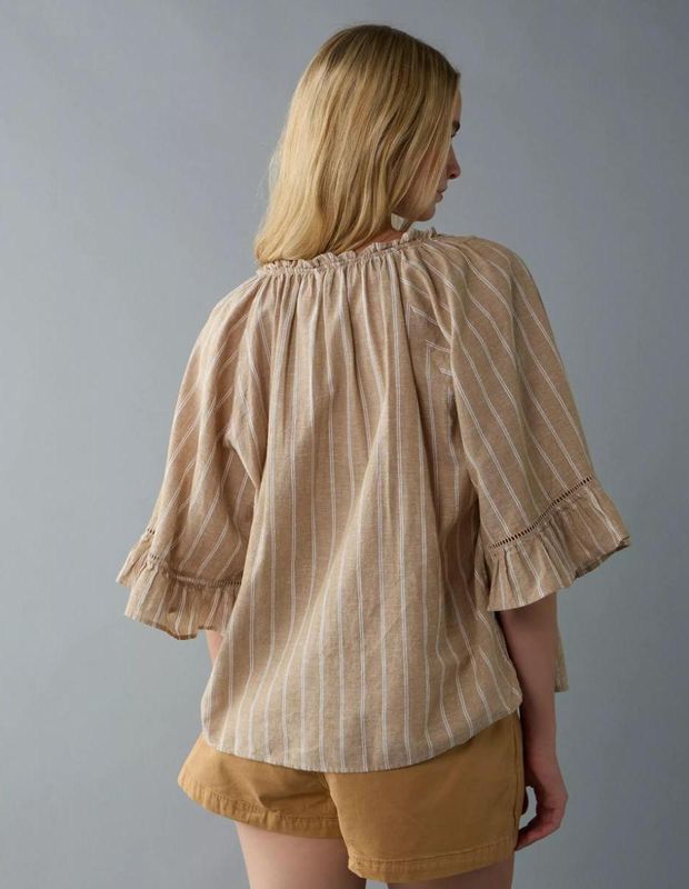 Blusa rayada AE con vuelos