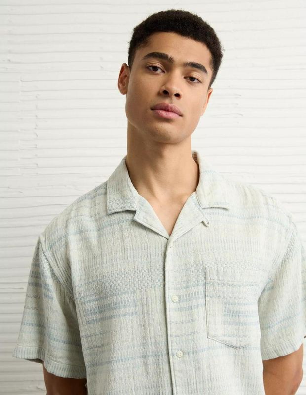 Camisa AE Rayada Texturizada con Botones Holgada