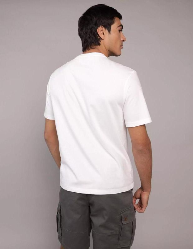 Polera AE con Gráfico y Logotipo con Relieve