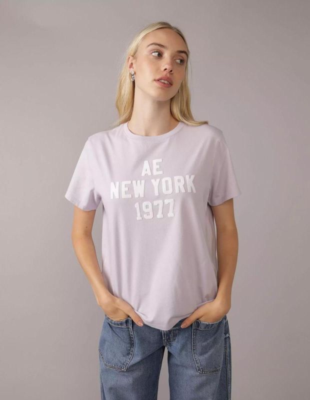 Polera AE Recta con Gráfico de Destino