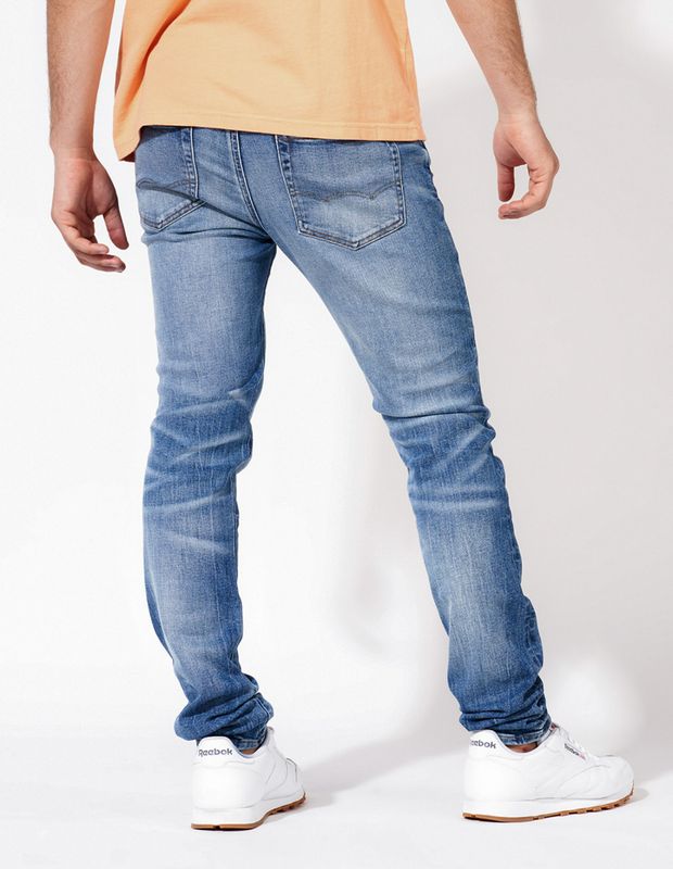 AE Jeans Medium Wash